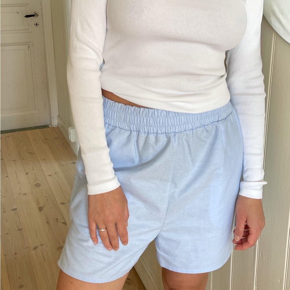 NWT Djerf Avenue Breezy Shorts in blue - Picture 11 of 12